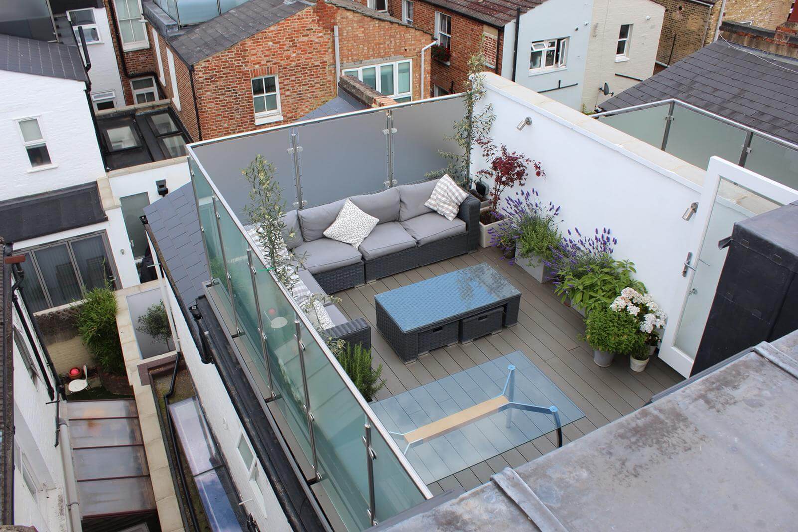 iDecking surface and glass guarding on the roof terrace